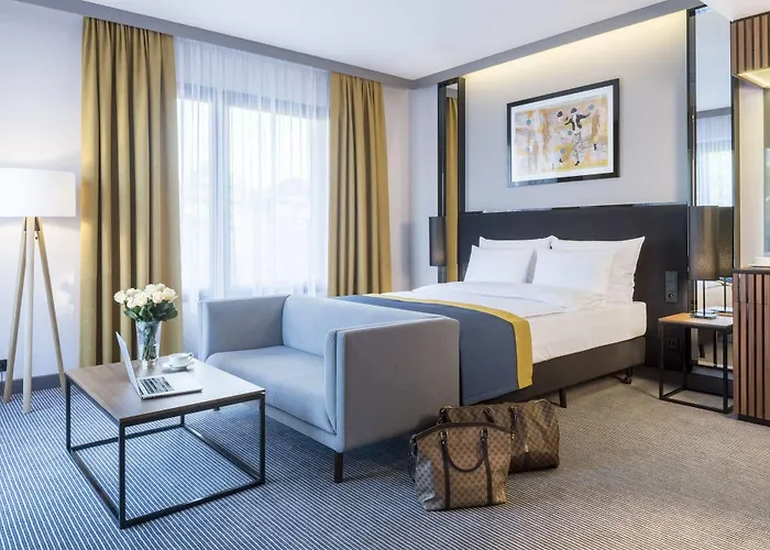 Grand Ascot Hotel