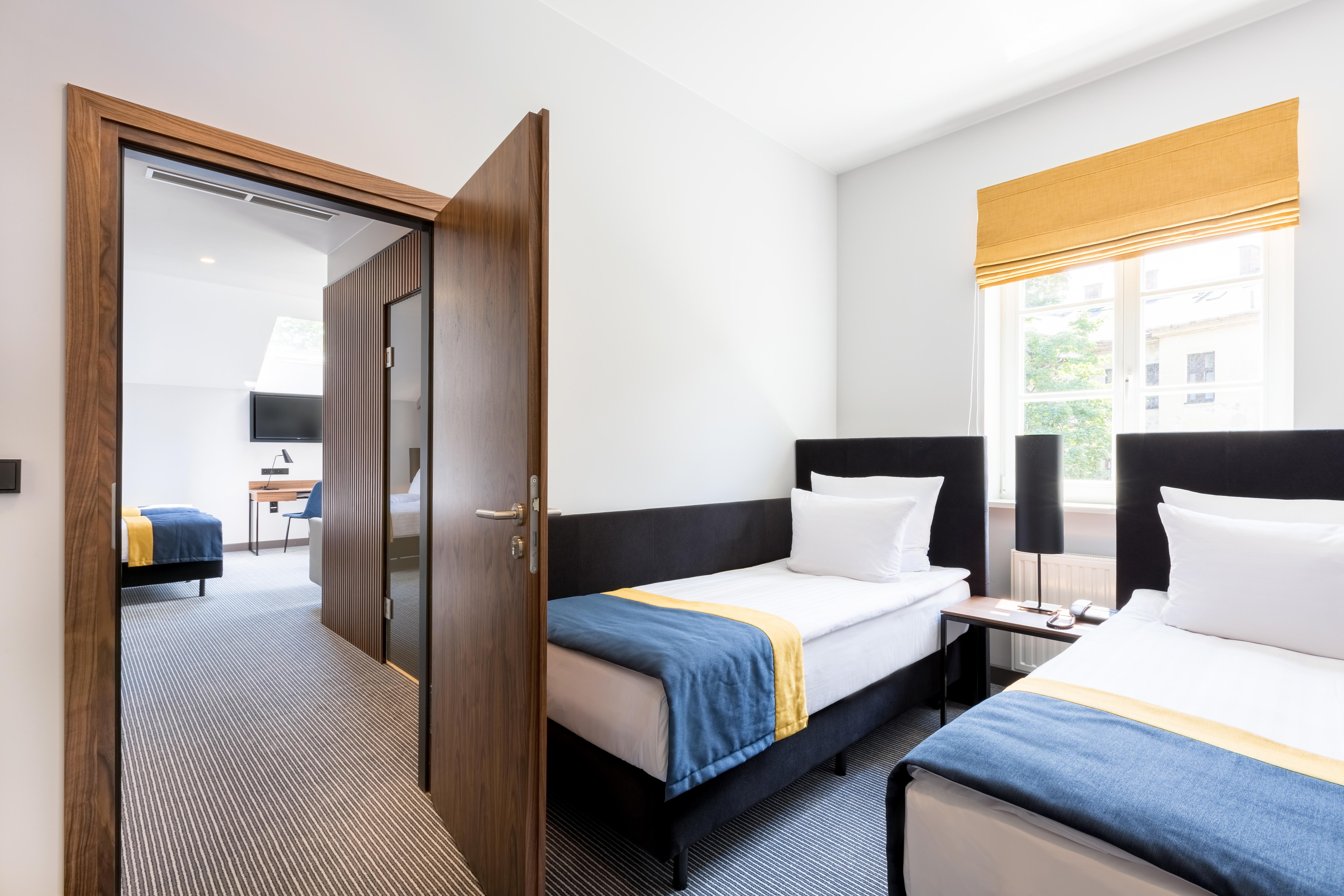Grand Ascot Hotel