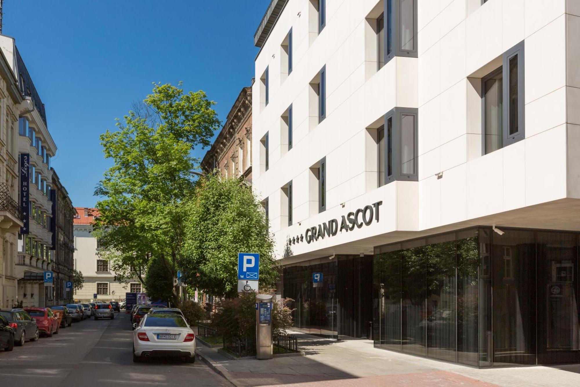 Grand Ascot Hotel 4*